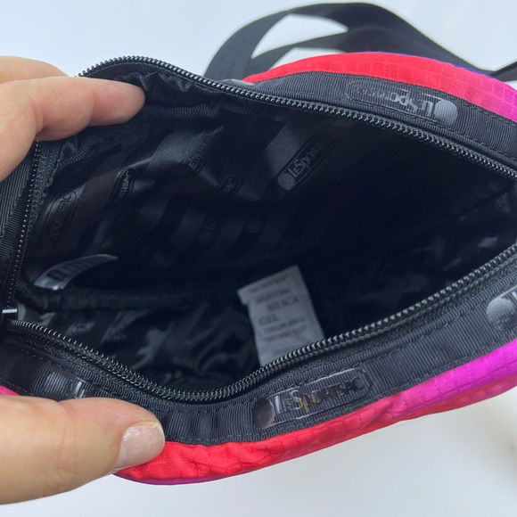 Le Sportsac Valentine Sweetheart Crossbody in Ombre N232-32 - Picture 3 of 7